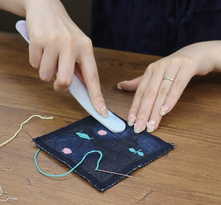世界が誇るデニム生地を削って作るオリジナルコースター